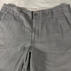 Old Navy mens grey Lived In Straight flat front 9"chino shorts - size 33